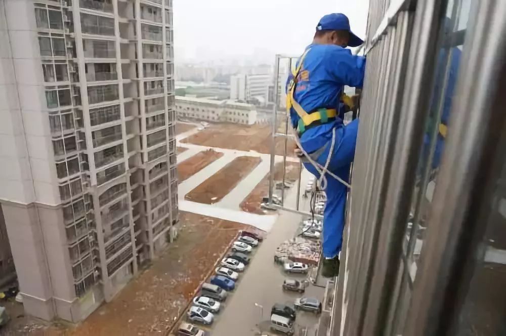 空调高空安装实拍